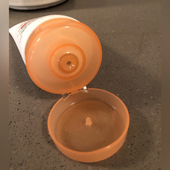 Brand new Simple brand face exfoliator/polish - Picture 3 of 3